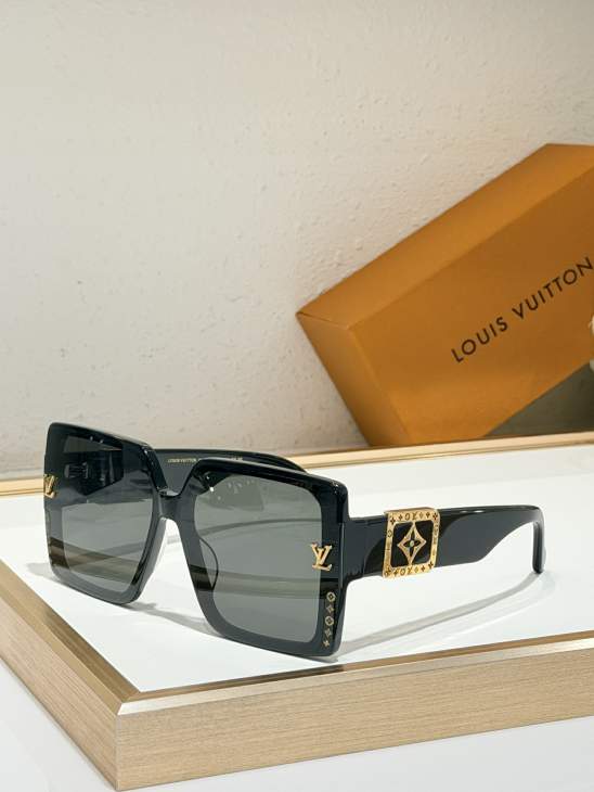 Picture of Louis Vuitton Sunglasses _SKUfw80236188fw